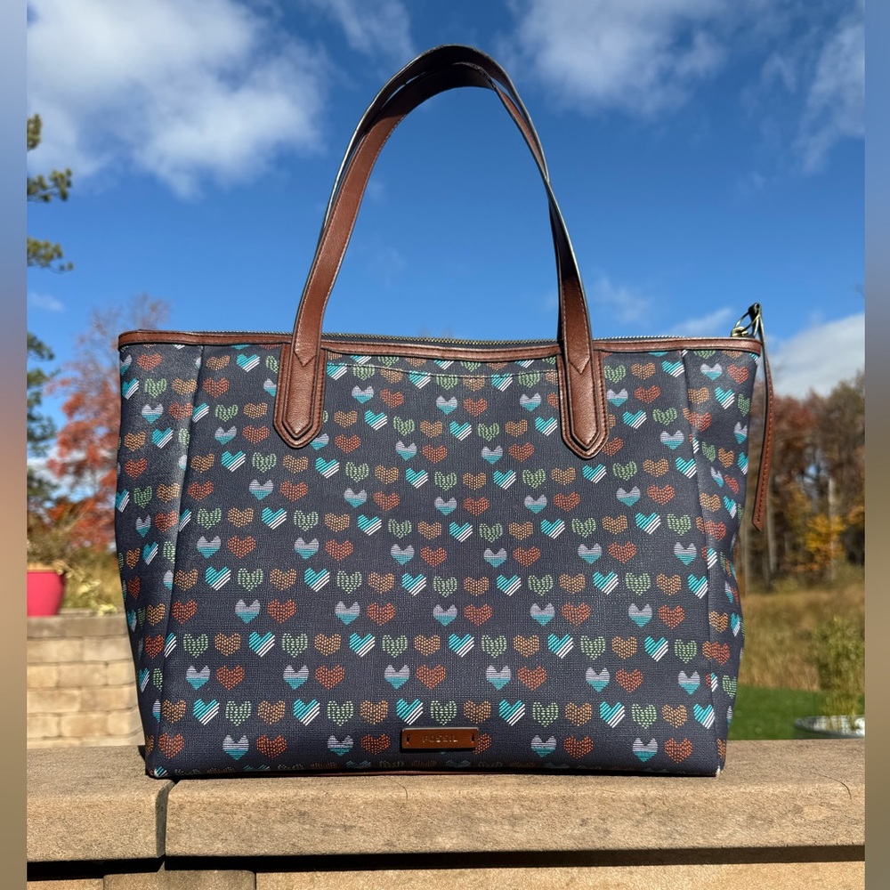 GUC! Fossil Heart Pattern Flag Large Leather Navy Blue Brown Tote Bag - Picture 1 of 11